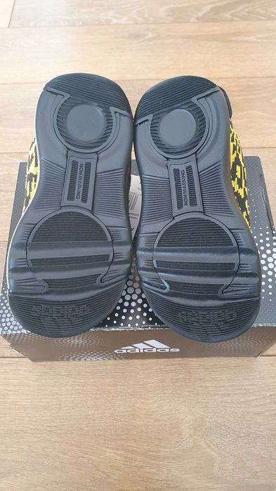 АДИДАС Детски обувки № 25,5