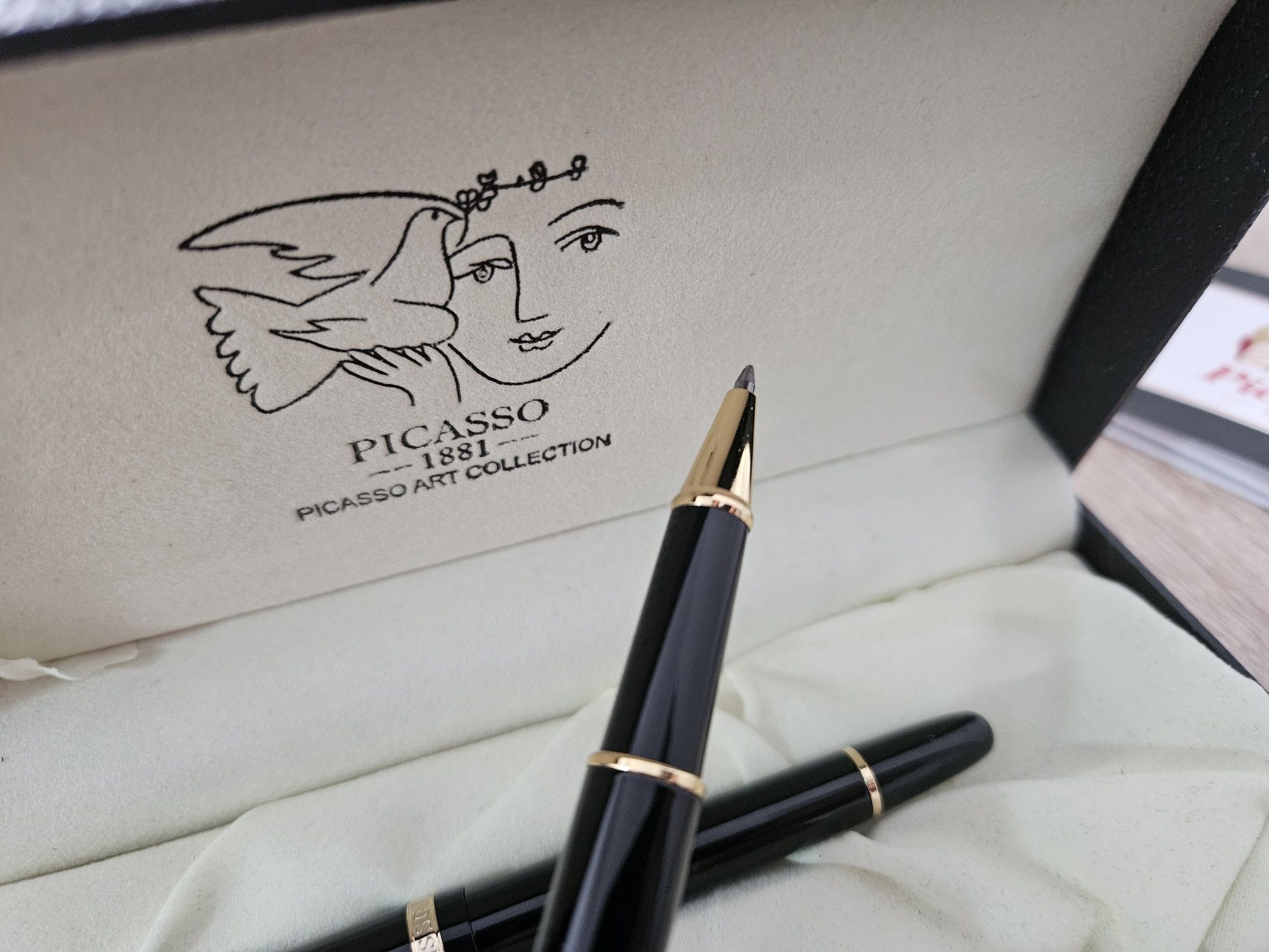 Set stilou si pix picasso negru art collection