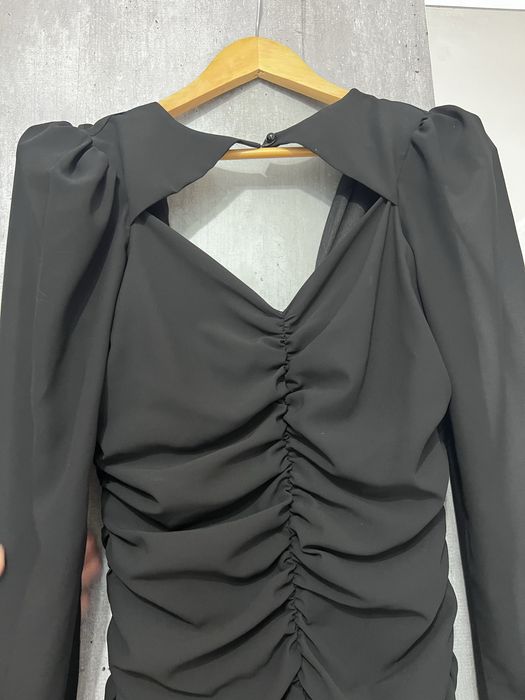 Продам платья каждая по 3000