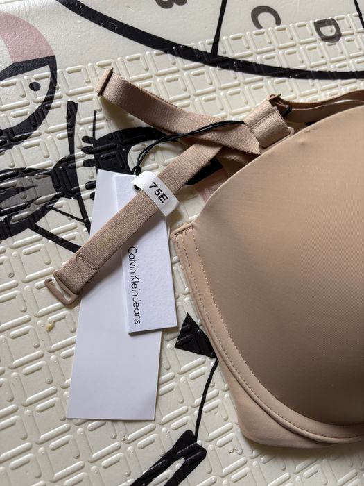 Нов сутиен Calvin Klein 75E