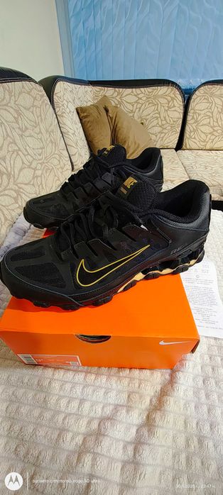 Продавам маратонки NIKE REAX