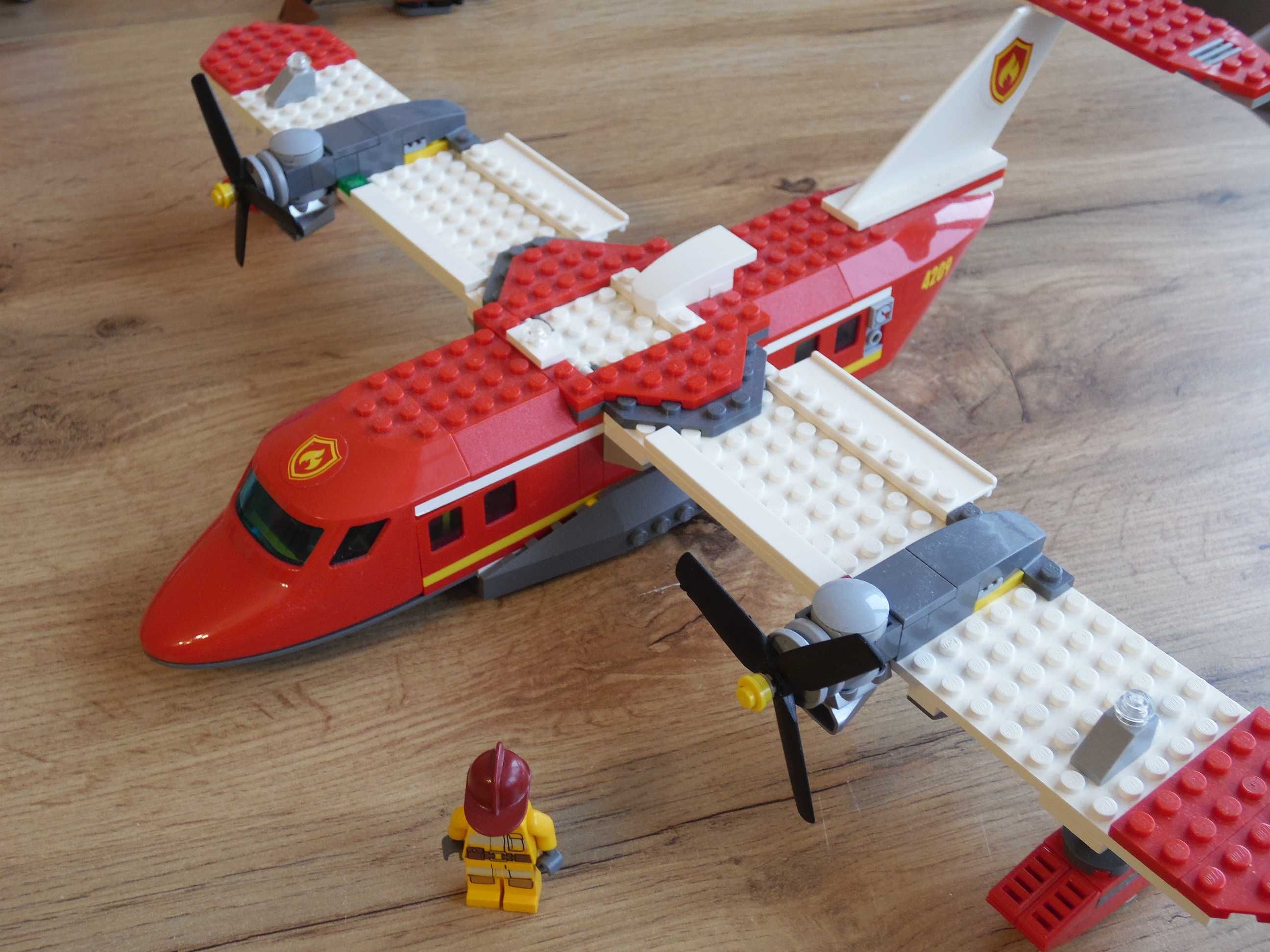 Lego 4209 - Пожарникарски самолет Лего