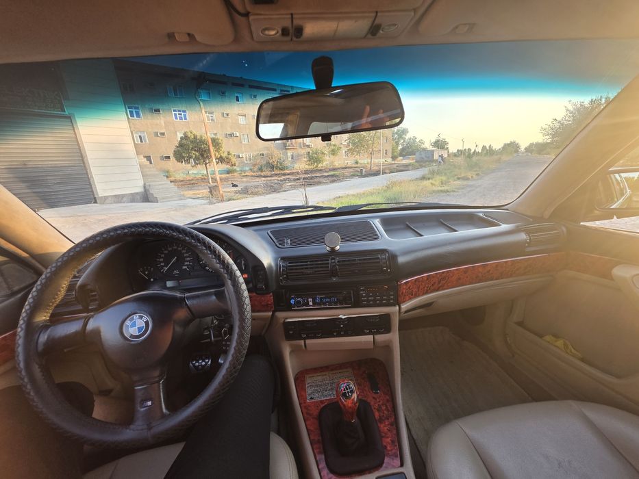 BMW  Е32 сотилади