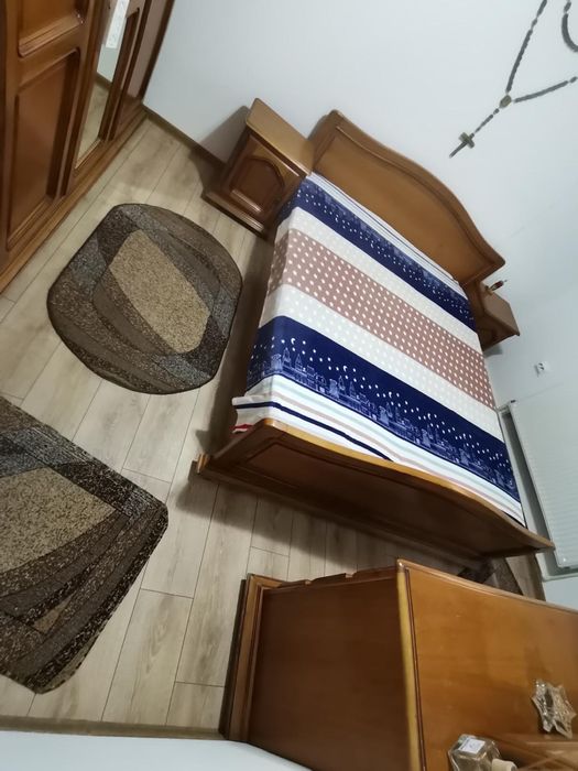 Inchiriez Apartament cu 2 camere (la curte)