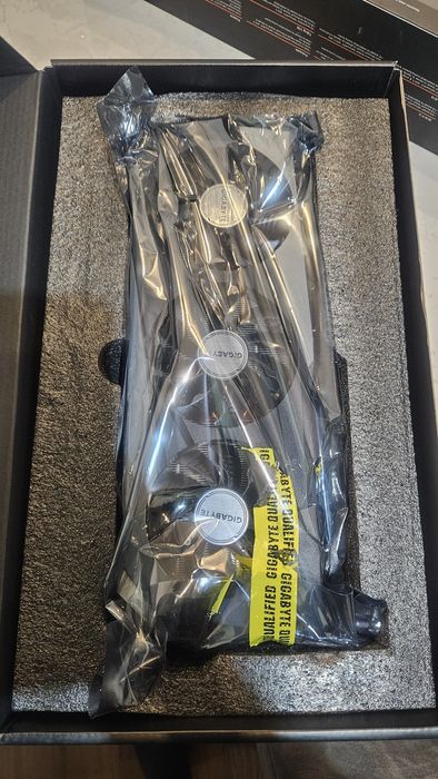 Vând NVidia RTX 3070 TI