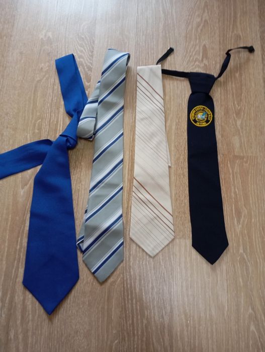 Продам галстуки б/у в отличном состоянии. Цена 300 тг.
