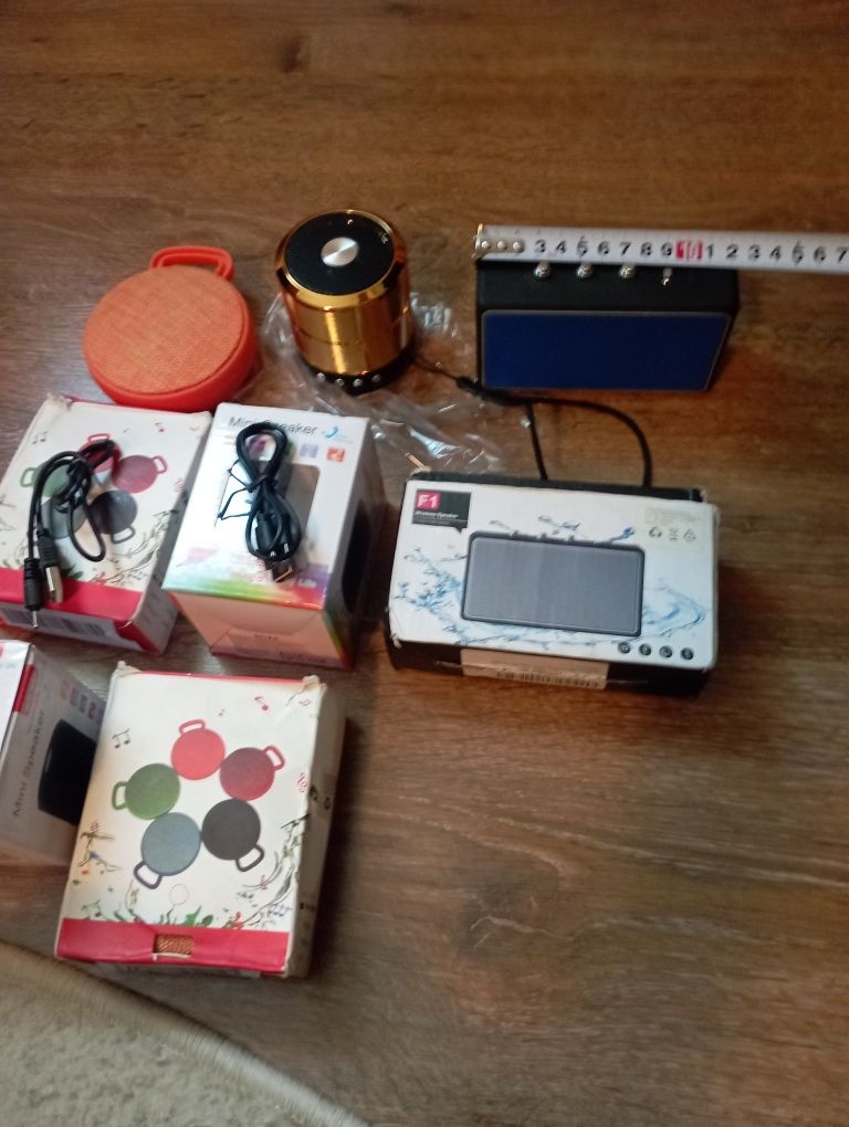 Boxe audio și radio cu panou solar