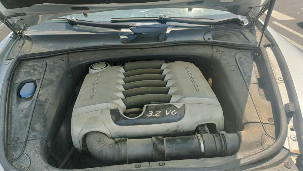 Vând Porsche Cayenne Benzina.3.2v6 Fab 2006 Adus Olanda Contact defect