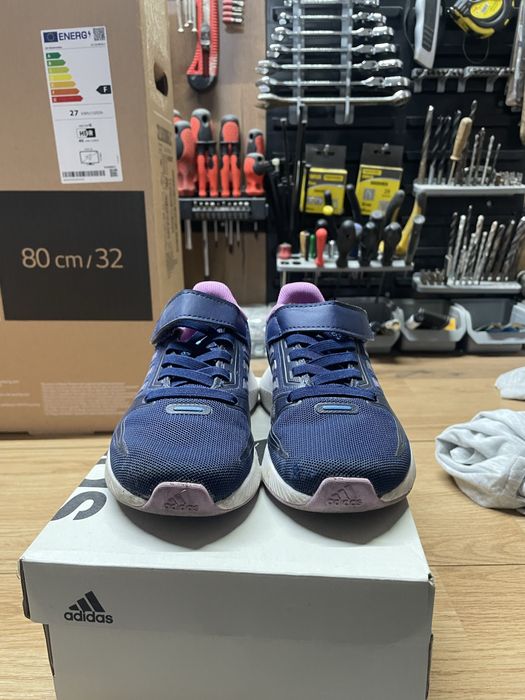 Продавам детски маратонки Adidas