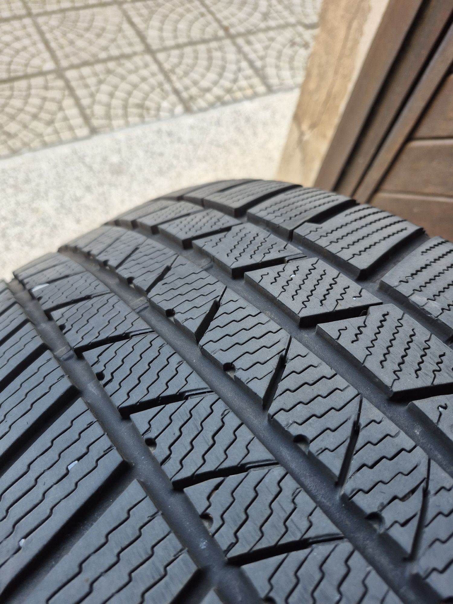Зимни гуми 275/40/22 Continental