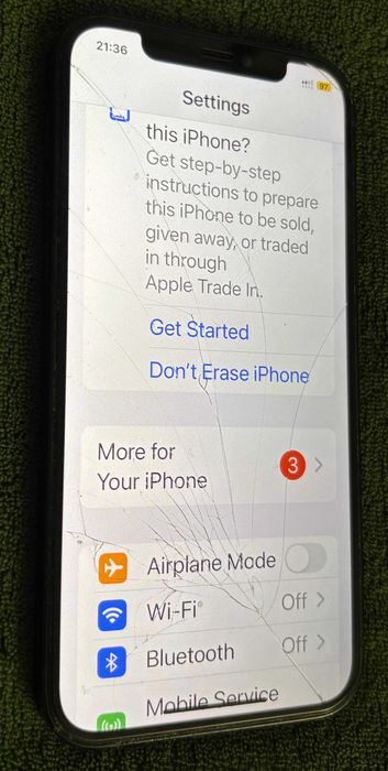 iPhone 12, 64 gb. display fisurat, 85 la suta baterie, liber de retea.