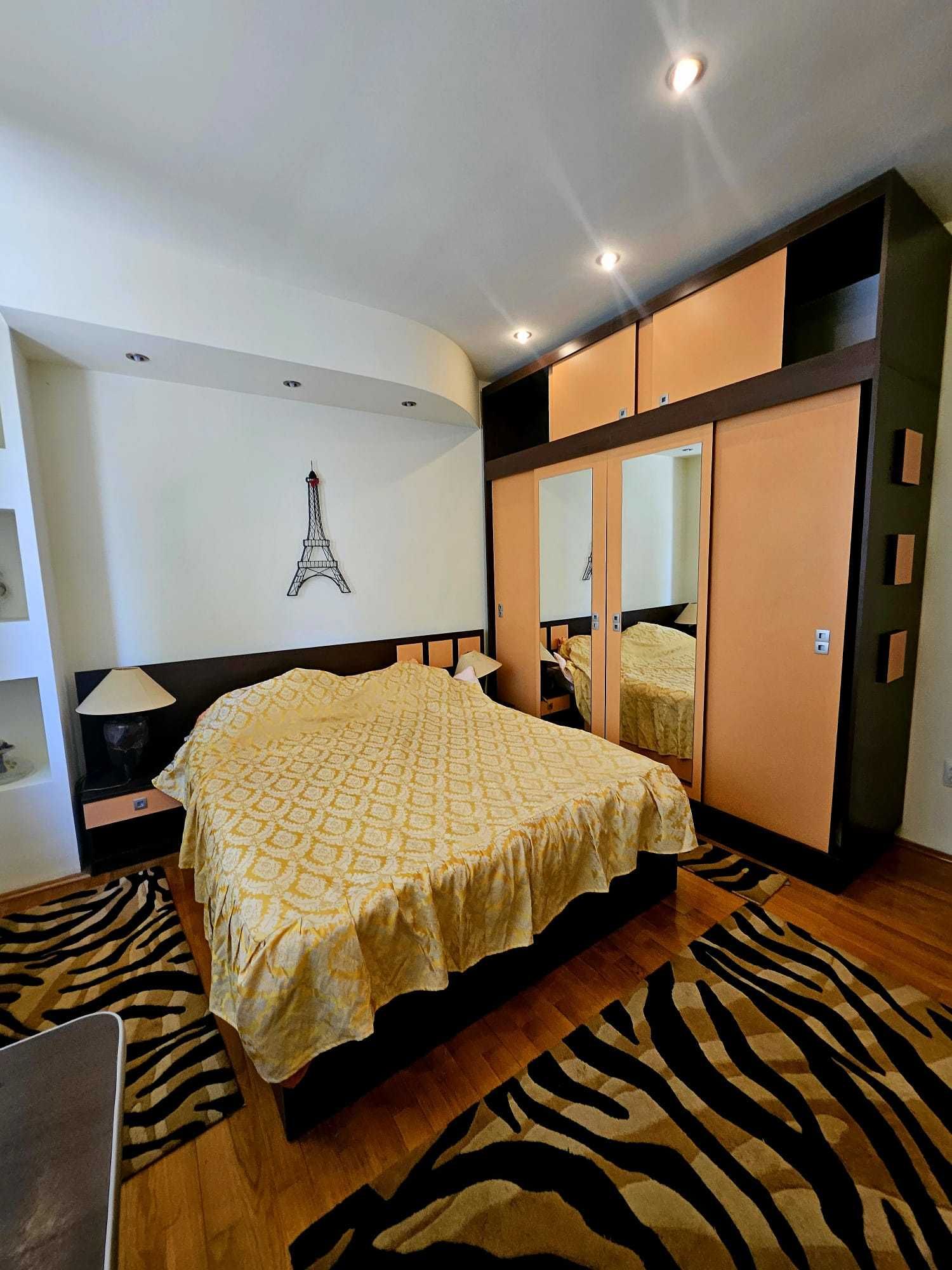 Apartament ultracentral, la parterul unei vile