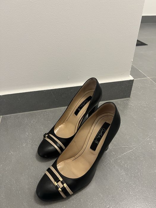 Pantofi cu toc negri