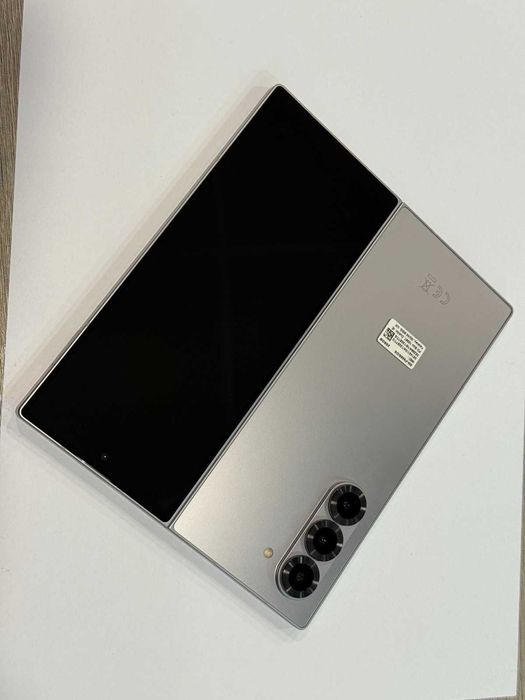 Samsung Galaxy Z Fold 6 – 12GB RAM / 256GB