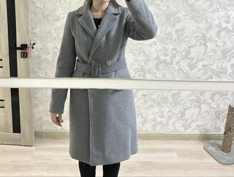 Продается пальто идеальное состояние , новое