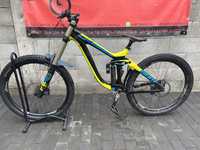 Giant glory carbon 27.5 downhill