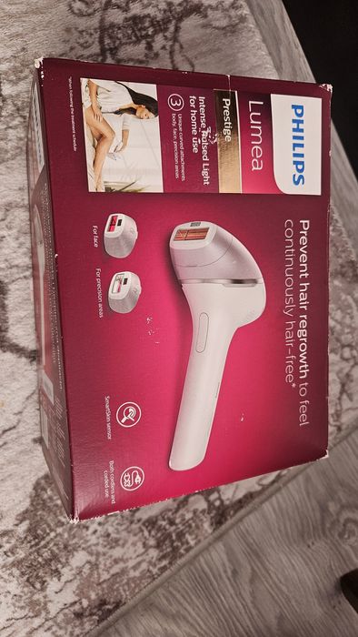 Фотоепилатор Philips Lumea Prestige BRI 954