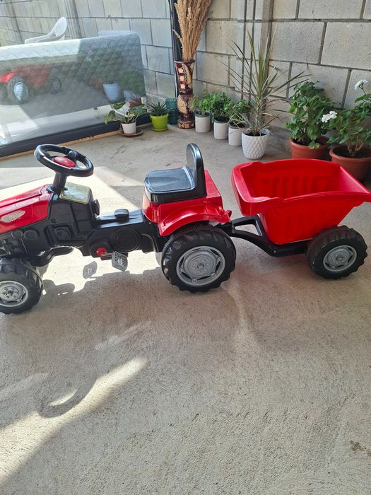 Трактор с ремарке и педали