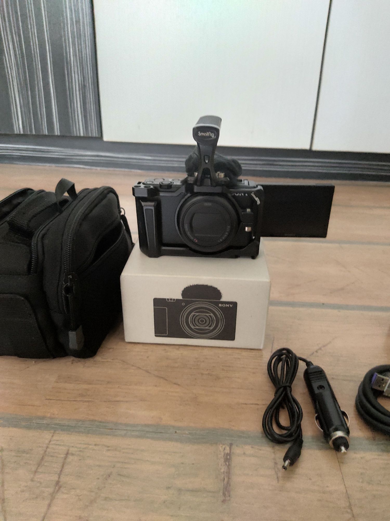 Sony ZV1 M2 влогинг камера пълен комплект