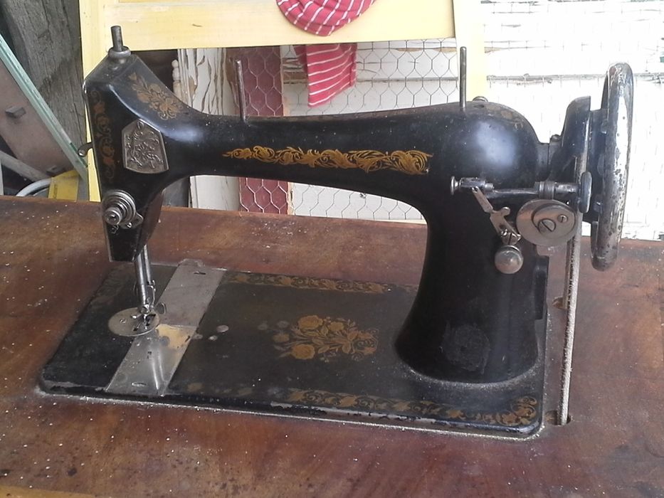 Vând mașini de cusut: 2 Singer ,  Ileana și Minerva