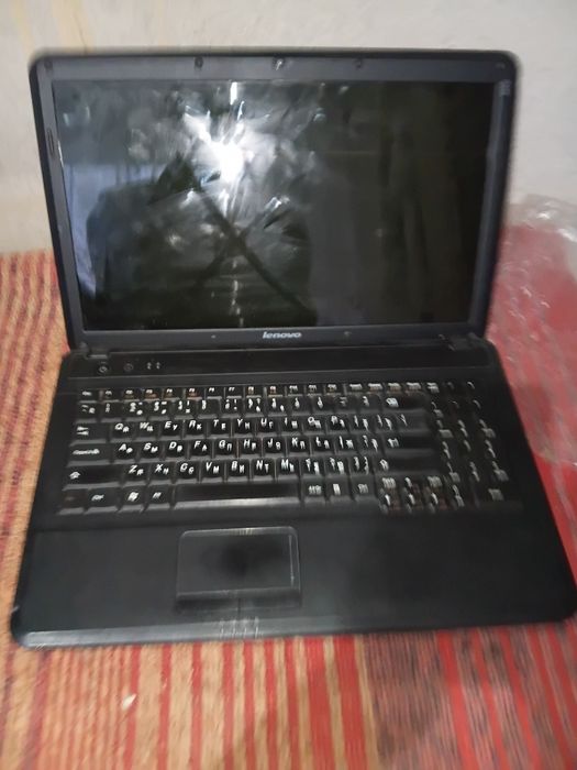 Нотбук сотилади запчасга ишламиди