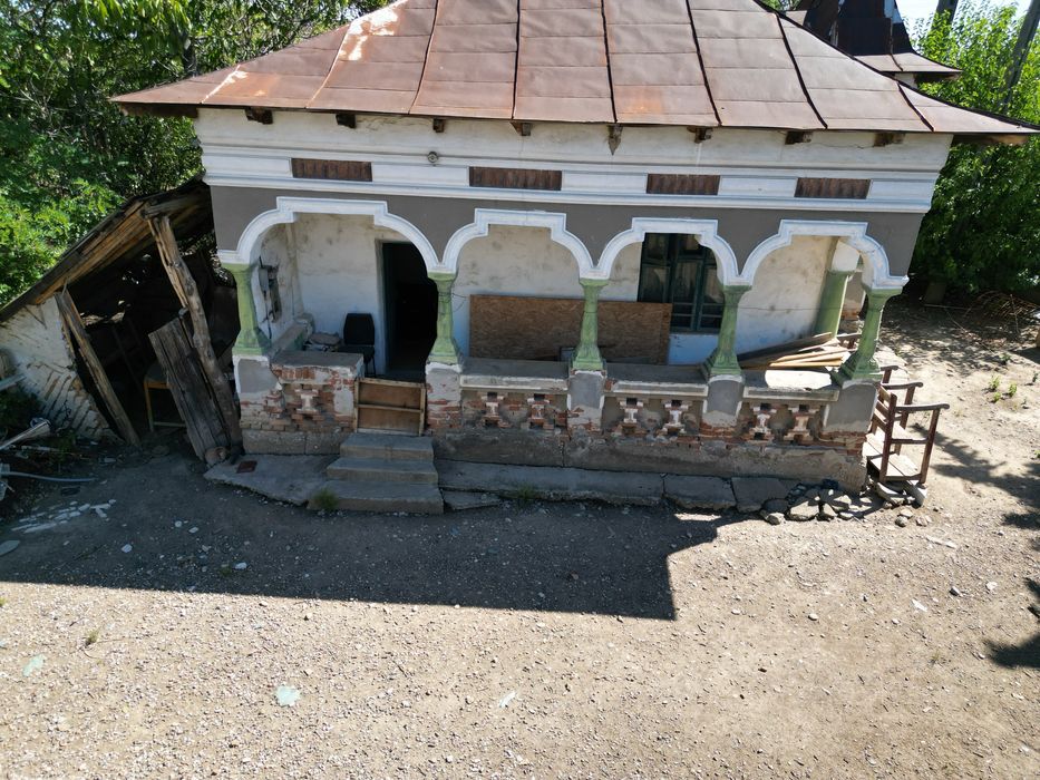 Proprietar! Vanzare teren intravilan si casa batraneasca
