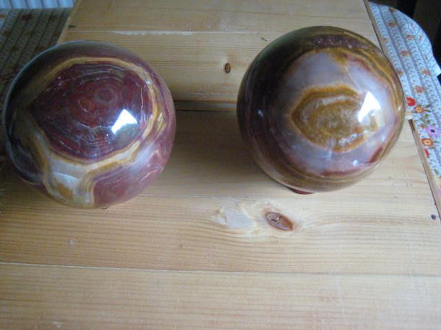 OFERTA vand set 2 sfere din piatra jasp, deosebite