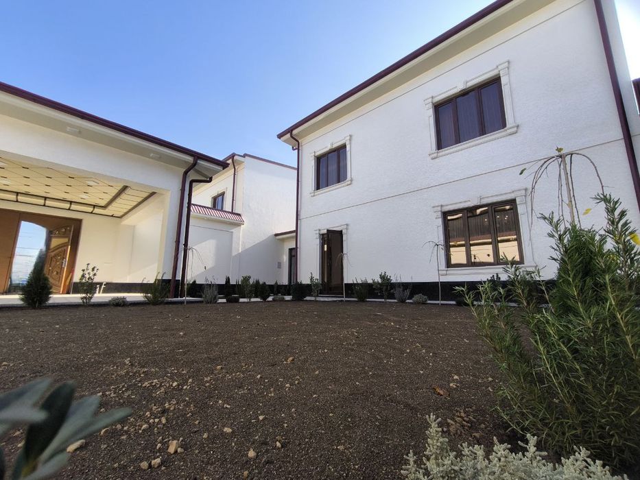 Лимонаий  Продается дом с участком. 2,5 соток. 2-уровня дом.