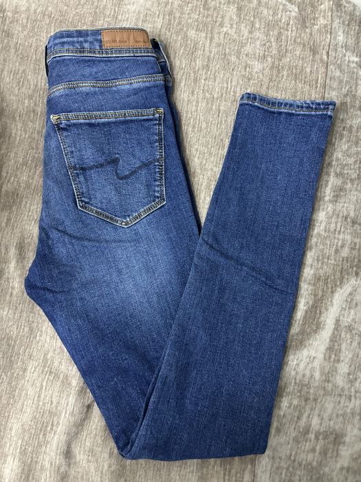 Джинсы colins , новые размер 42-44 . Может на 40р подойти