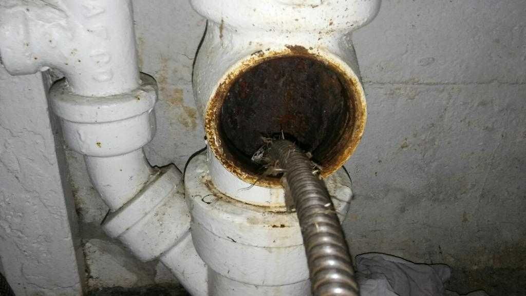 Чистка труб-Прочистка канализации Прочистка труб стояка канализации
