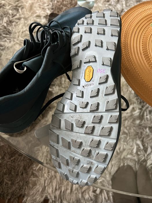 Adidasi Arc’Teryx ( jordan , dolce&gabbana )