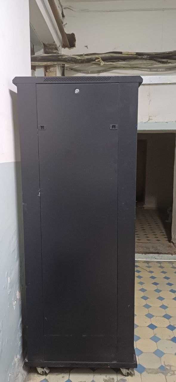 Serverniy shkaf sotiladi Arzon narxda 42U 600x750x2000мм (Б/у)