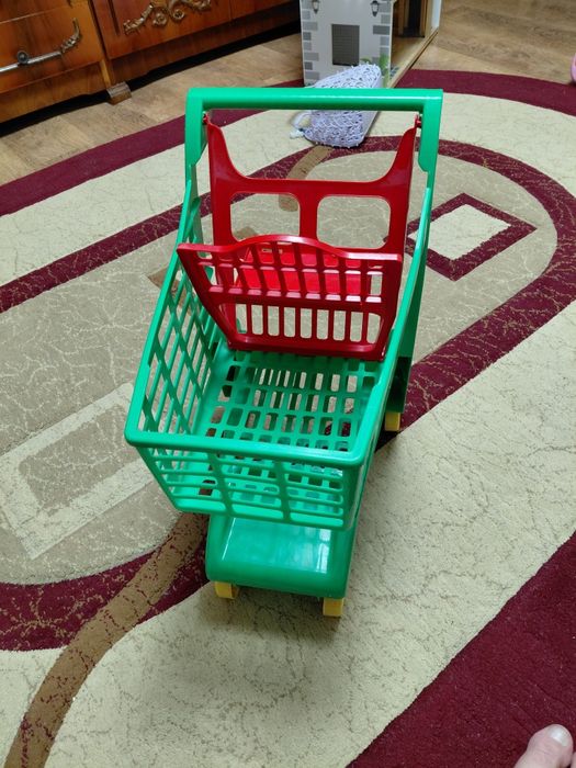 Vand carucior cumparaturi copii!