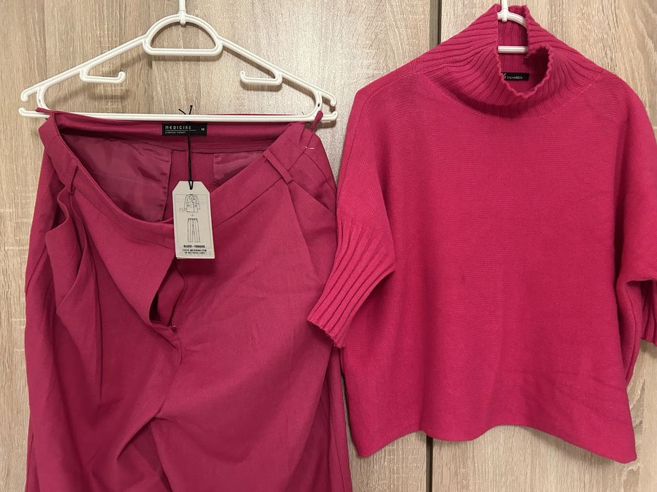 Комплект в цикламен цвят панталон и пуловер М