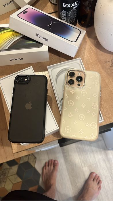 Продам Айфон xr в корпусе 14 pro 128 gb и Айфон SE 128 gb.