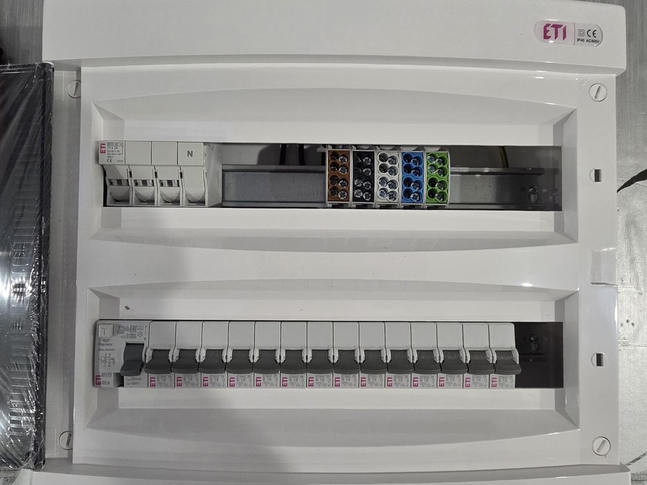 Electrician Bacău – Intervenții rapide și montaj