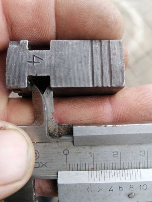 обратни челюсти за струг