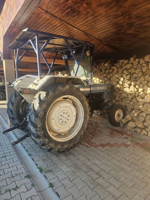 Vând tractor și remorcă