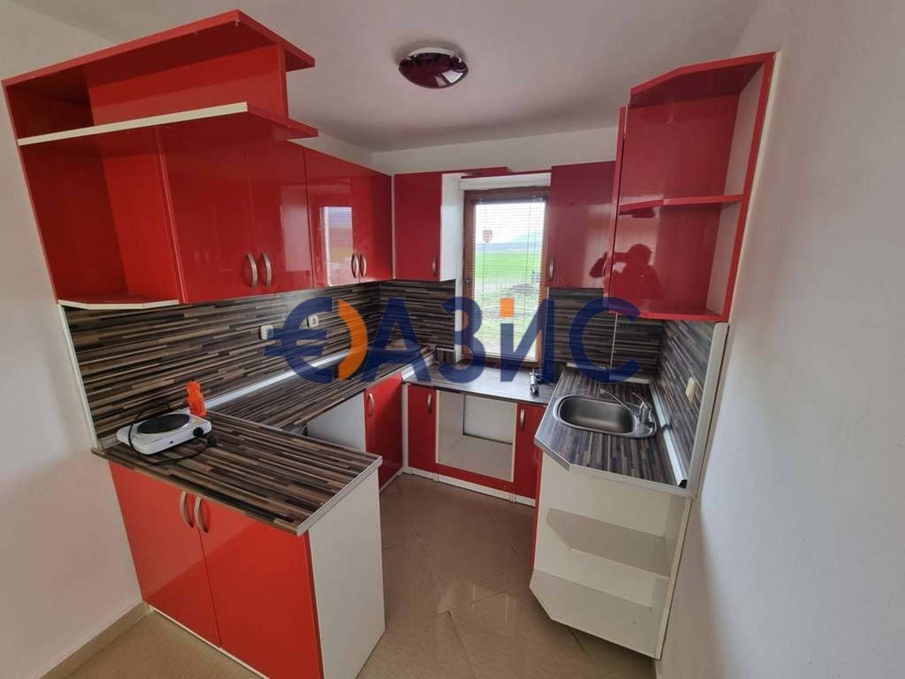 Къща с 3 спални и гараж, 130 кв.м. + 500 кв.м. двор, с Александрово,