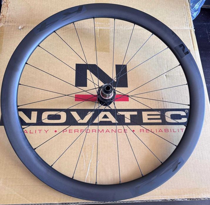 Set roti  bicicleta Novatec R4 Shimano 11s
