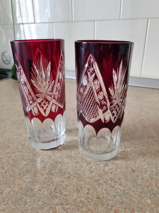 Vând obiecte rubin roșu