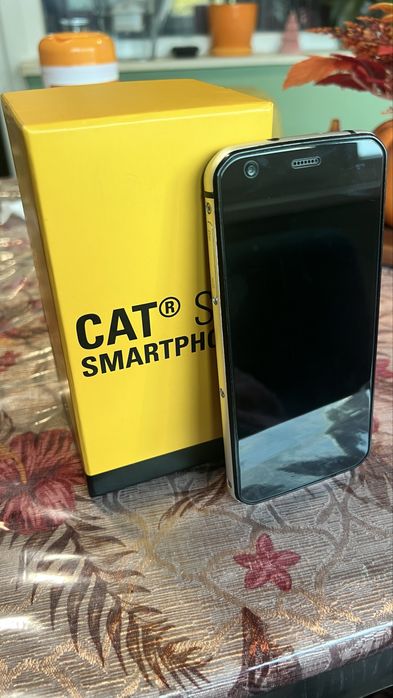 Смартфон CAT S52