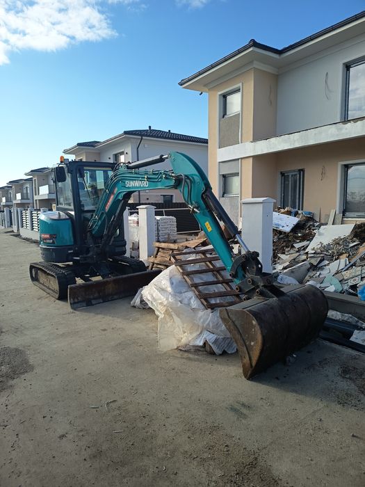 Miniexcavator de inchiriat