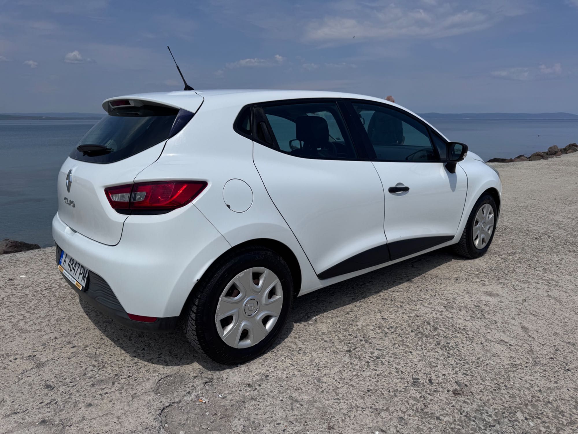 Renault Clio IV , 1.2 бензин,2015г, запазена, обслужена, каско