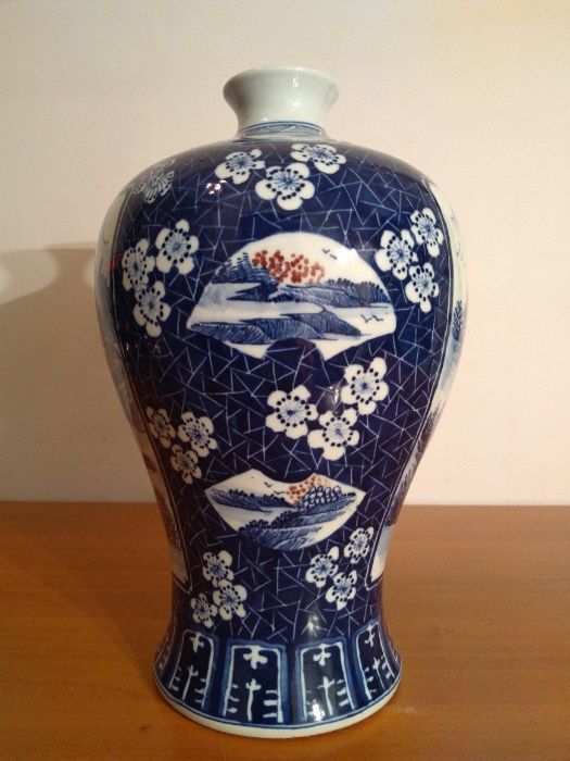 Vaza asiatica veche, din Portelan ’Albastru si Alb’