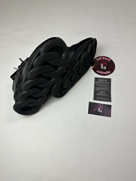 Versace chain reaction black , size 40 fit 40-41