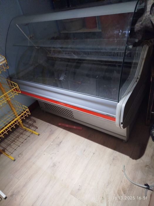 Продам ветринный морозильник