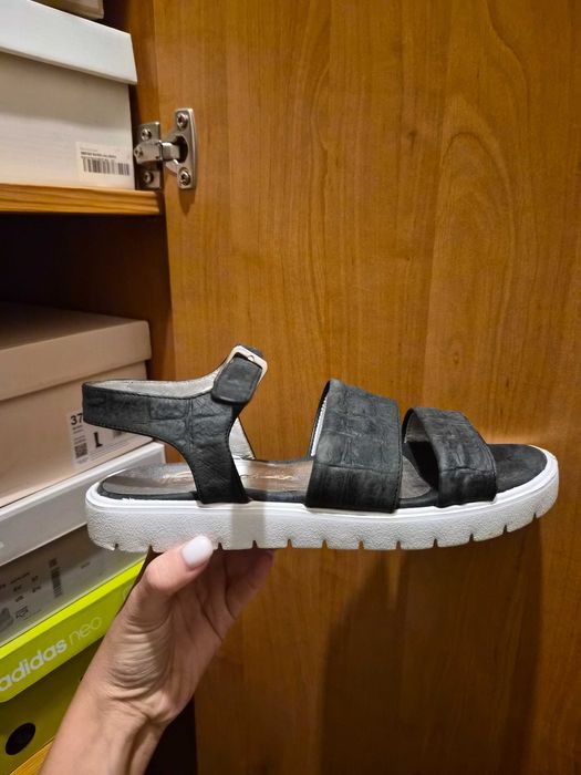 Черни сандали Daris