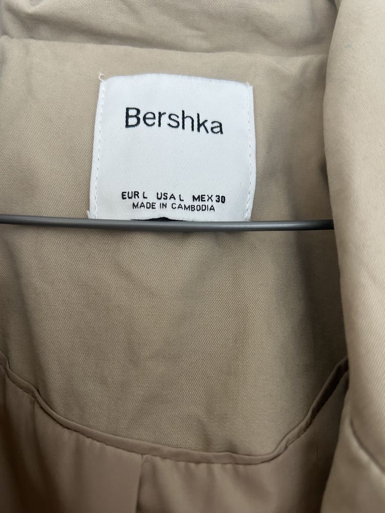 BERSHKA шлифер размер L