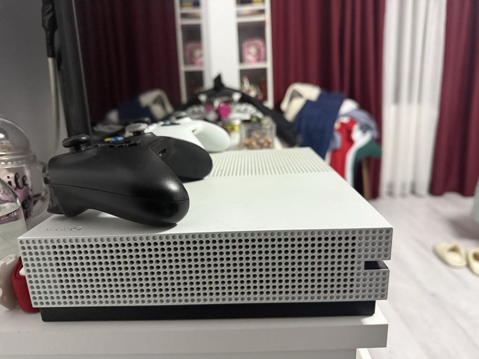 Vand Xbox One S in stare buna
